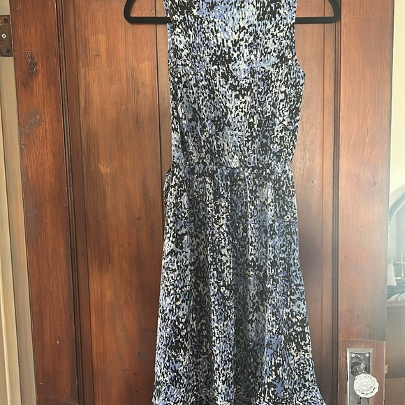 Blue Patterned Sleeveless Dress - Picture 4 of 4